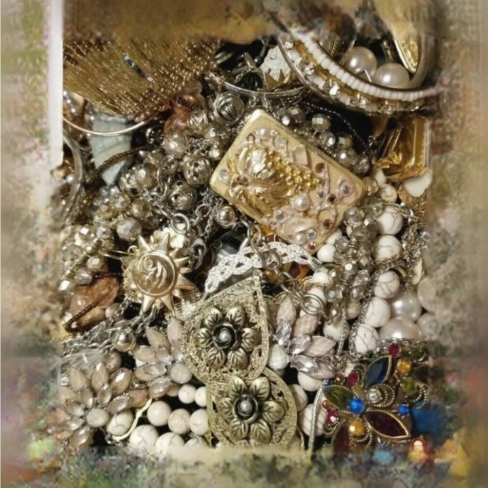 1 LB jewelry Bundle Lot- Mostly wearable~ craft repair~ Jewelry Art - Picture 1 of 6